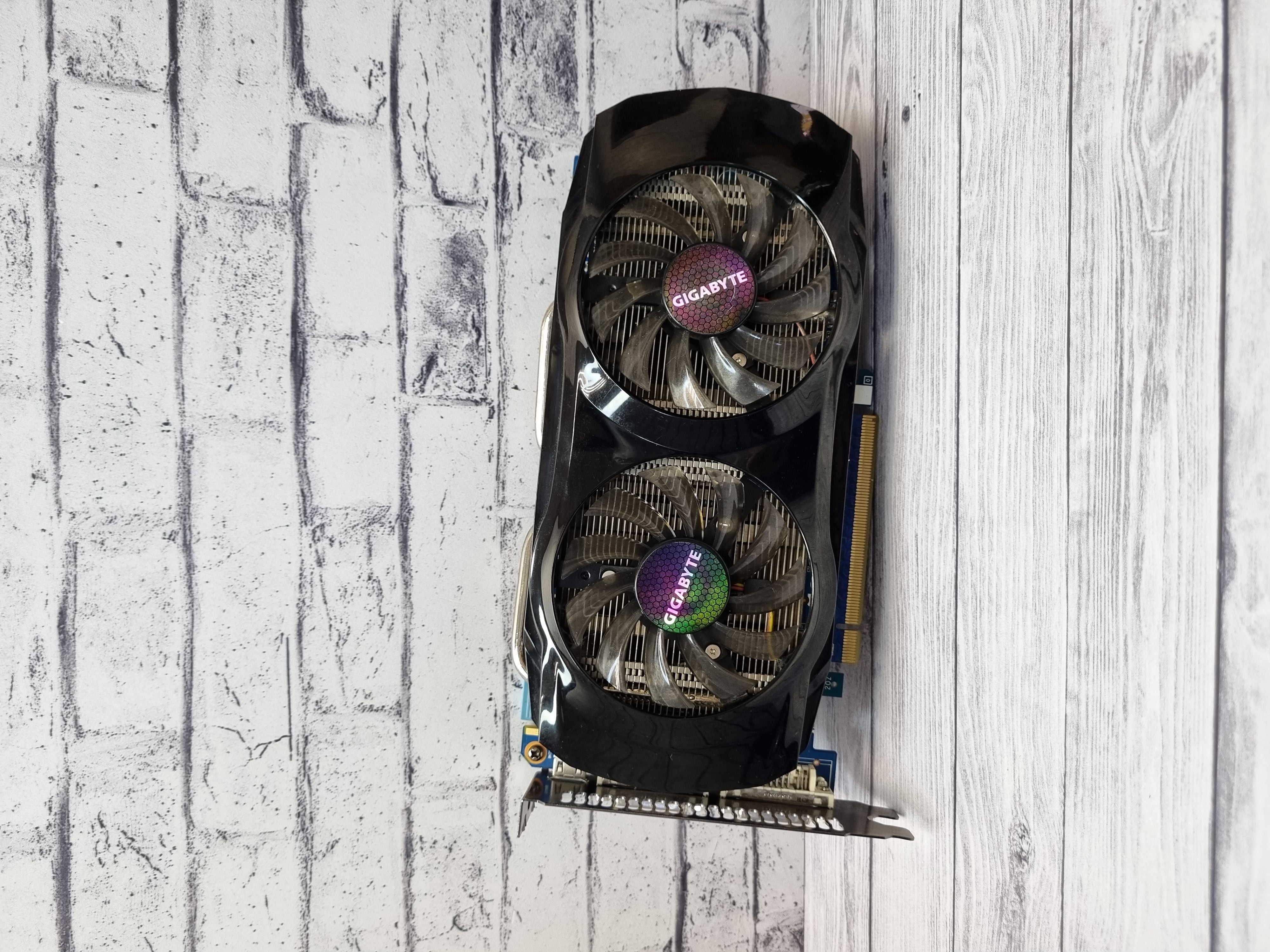 Видеокарта PCI-E NVIDIA Geforce GTX 460 OC 1GB GDDR5 192bit  Gigabyte