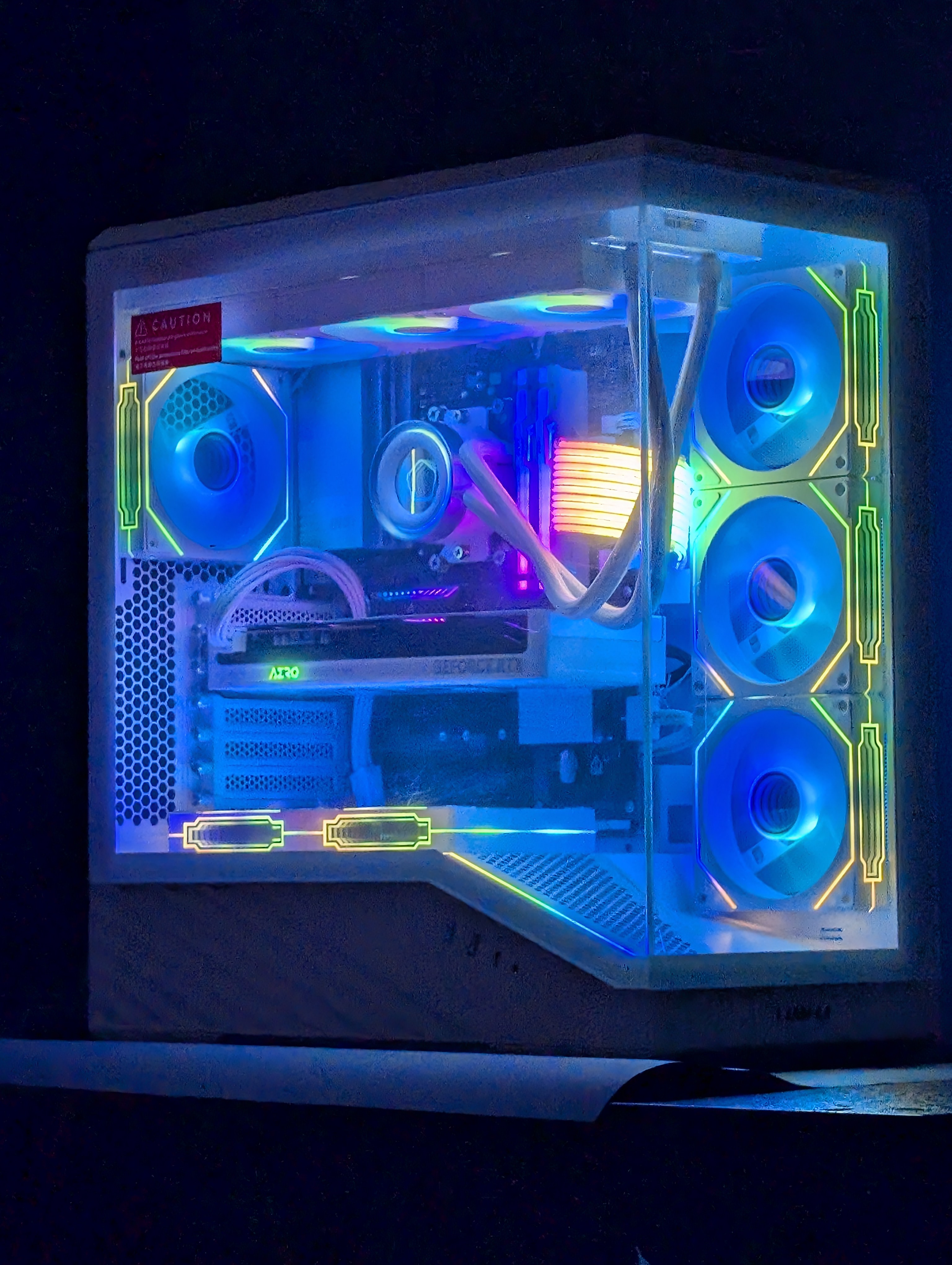 Игровой компьютер на базе Ryzen 7 9700X и RTX5060