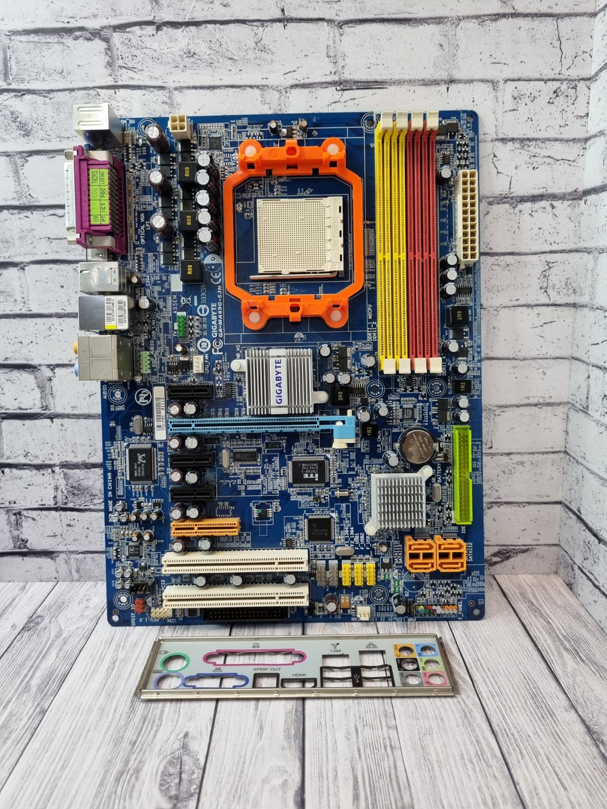 Материнская плата GIGABYTE  GA-MA69G-S3H