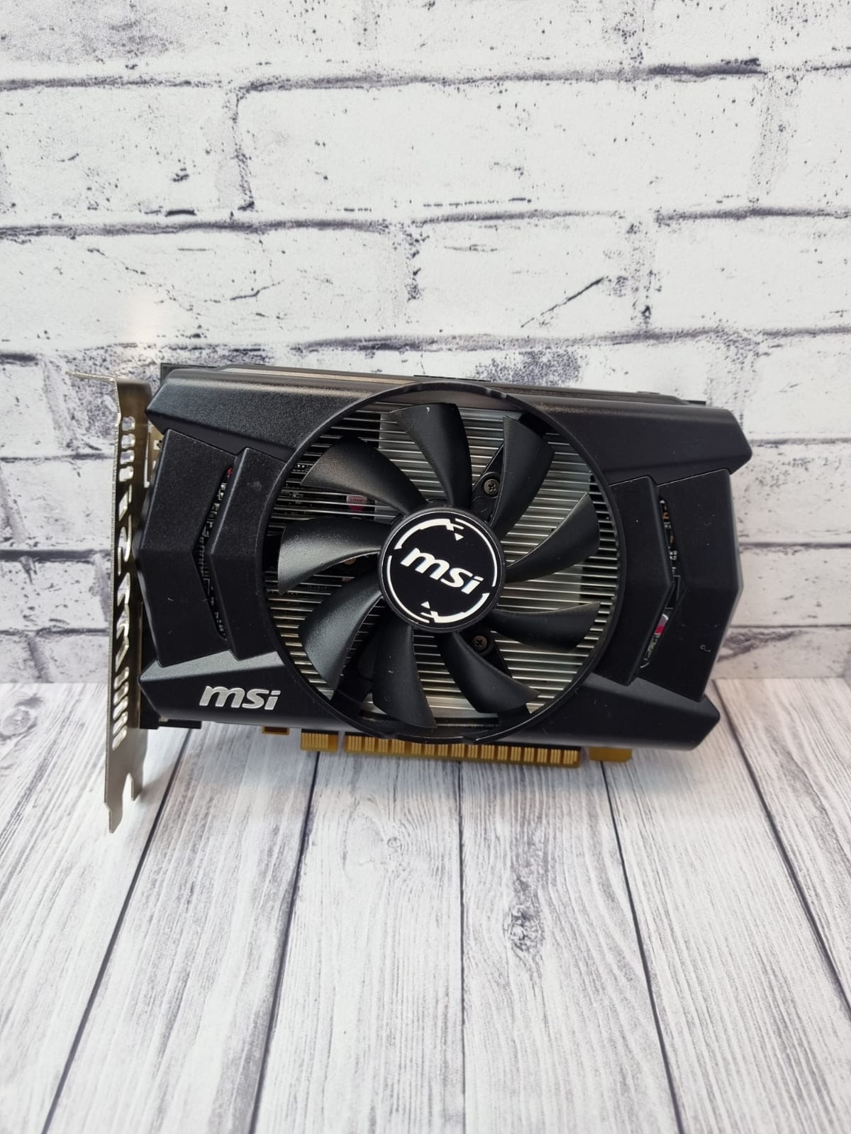 Видеокарта AMD Radeon ™ R7 360